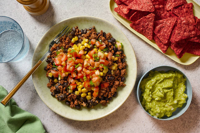 Chili sin carne met guacamole en tortillachips