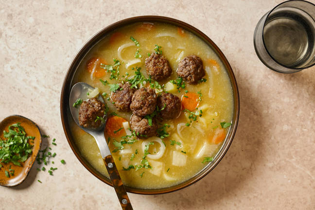 Omas Klassiker: Kartoffelsuppe & Fleischbällchen