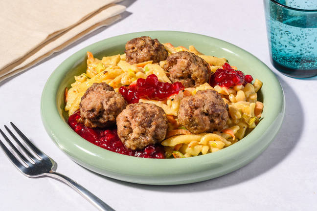 Köttbullar mit frischen Eierspätzle