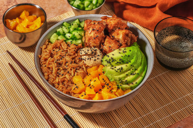 Pokébowl met gefrituurde kip