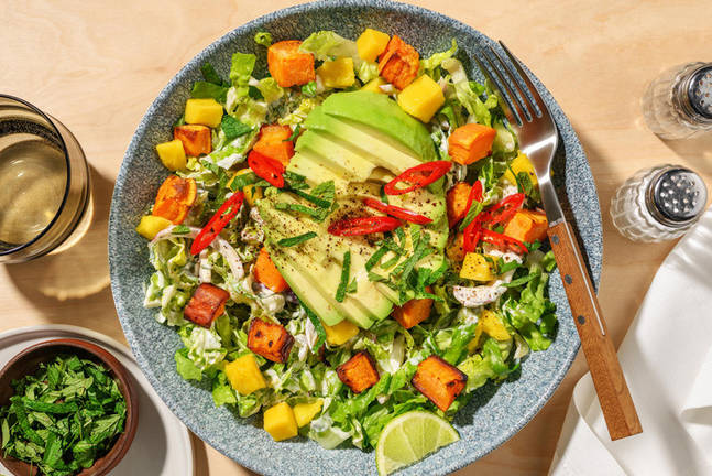 Tropische Salat-Bowl mit Süßkartoffel 