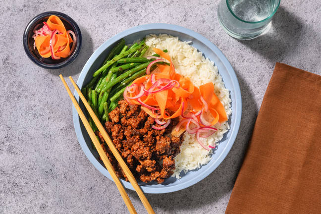 Bibimbapbowl op z'n Koreaans met rundergehakt en gochujang