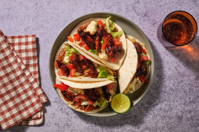 Tacos fusion au poulet sauce saté, atjar & citron vert