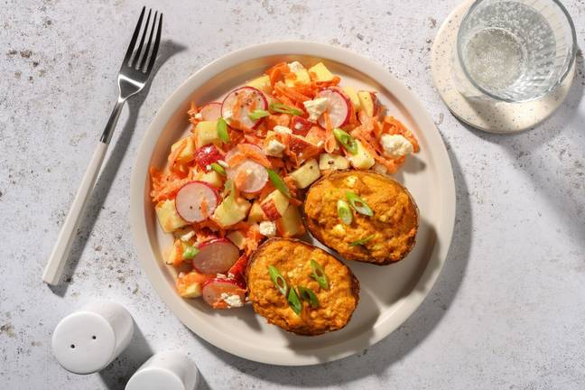 Thunfisch-Kumpir mit würzigem Frühlingssalat 