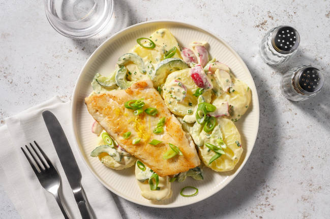 Tilapia aus der Pfanne in frischem Zitronenöl