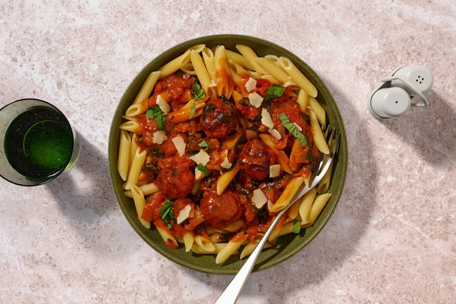 Penne met kipgehaktballetjes in romige tomatensaus