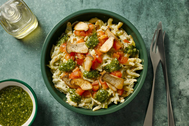 Italienische Spätzlepfanne mit Kräuterseitlingen
