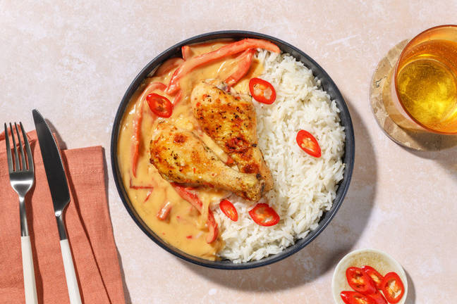 Thai-Hähnchenkeulen auf Sesam-Reis 