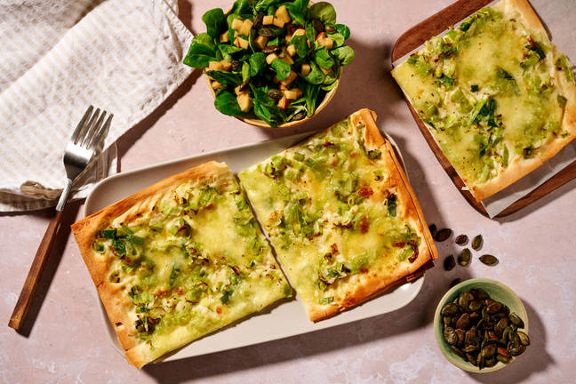 Flammkuchen mit Porree und Mozzarella