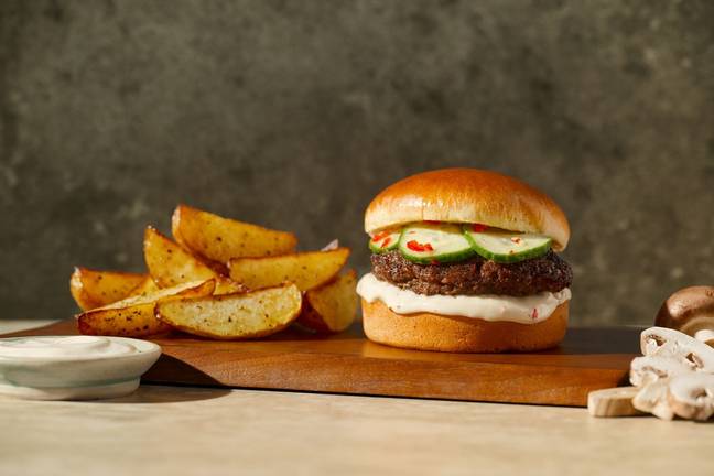 Miso Burger mit Shiitake-Beef und Sesam-Gurken