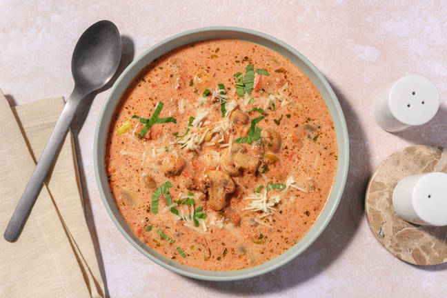 Pizza-Suppe mit Hackfleisch und Champignons