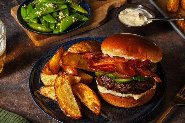 Burger teriyaki au lard sur pain brioché