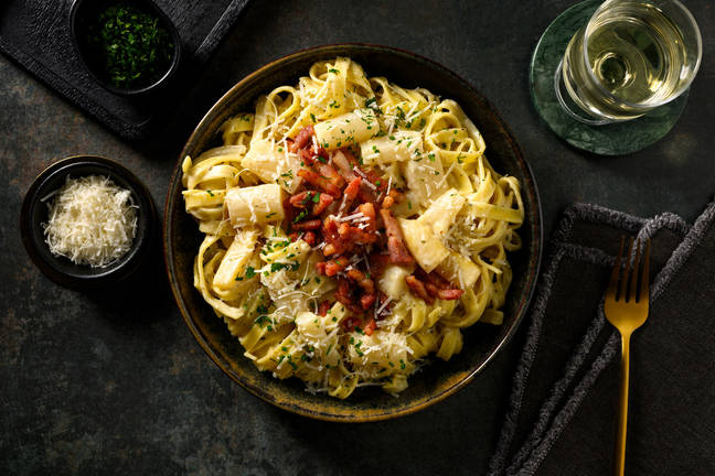 Romige tagliatelle met witte asperges