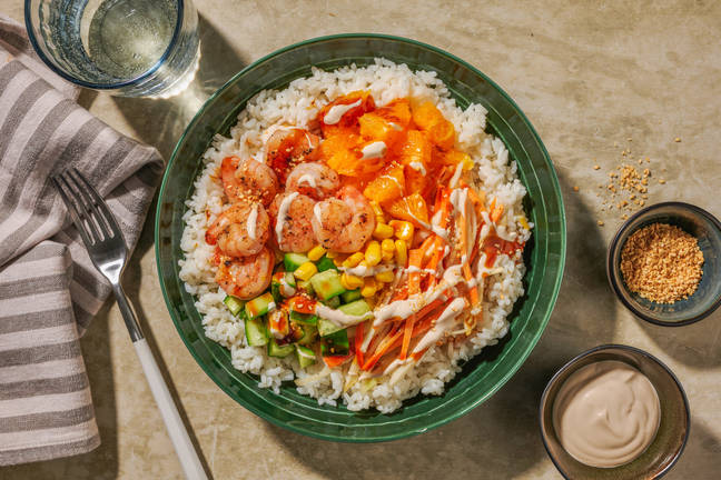 Onze pokébowl met scampi's en ponzumayonaise