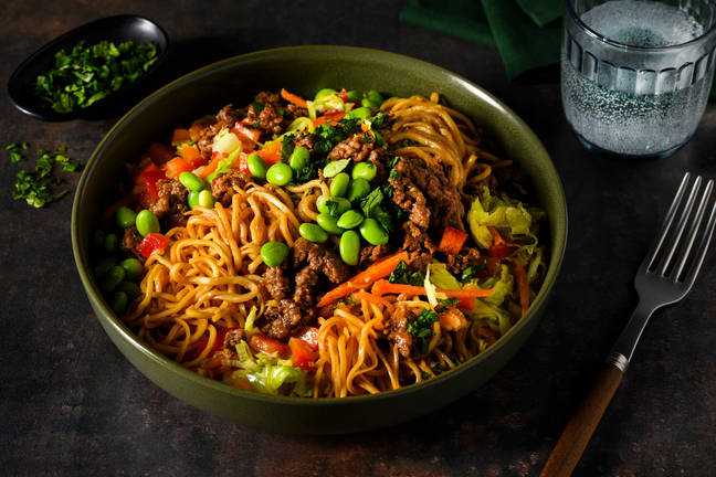 Noedels met biologisch rundergehakt en gember
