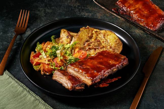 Rippchen glasiert mit fruchtiger BBQ-Soße