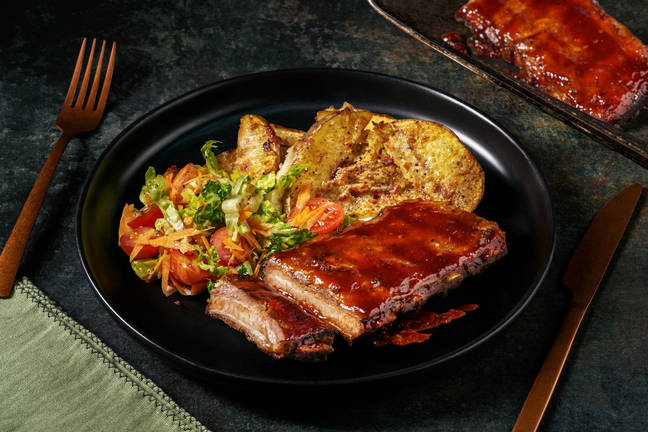 Rippchen glasiert mit fruchtiger BBQ-Soße