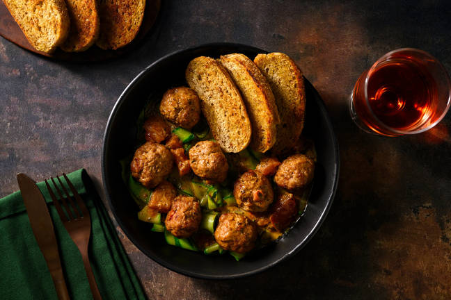 Hertengehaktballetjes in romige tomatensaus