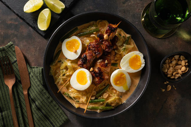 Brochettes de poulet, haricots verts coco-citron vert