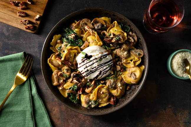 Romige paddenstoelentortelloni met burrata