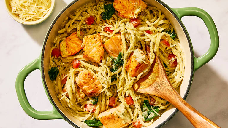Tout-en-un : Linguines au saumon dans une sauce Alfredo