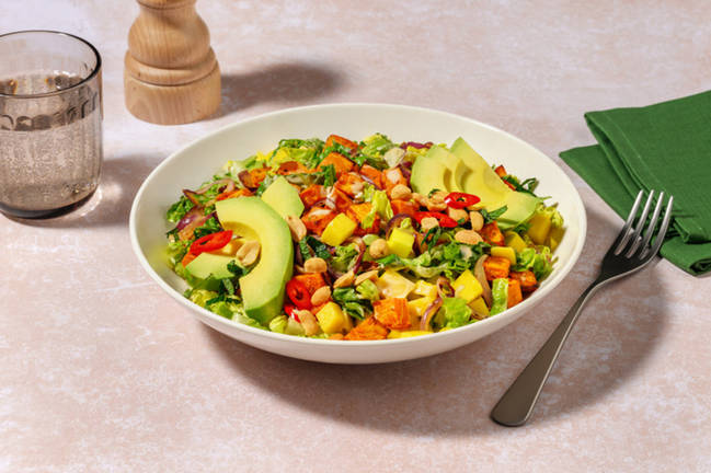 Tropische Salat-Bowl mit Süsskartoffel 