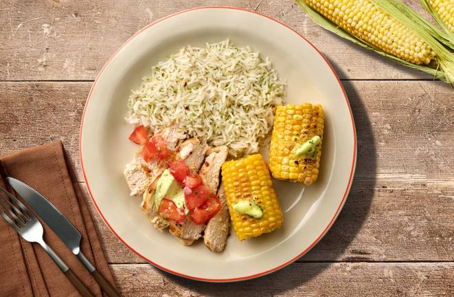 Poulet grillé au basilic et à la lime avec salsa fresca et maïs