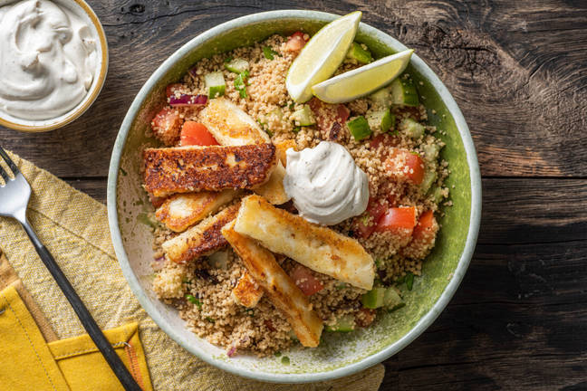 Couscoussalade met halloumi-frietjes