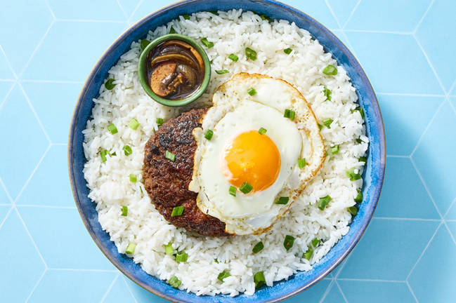 Bols loco moco au bœuf façon hawaïenne