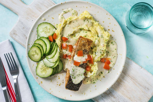 Filet de saumon en sauce crémeuse et purée à la ciboulette