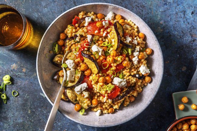 Parelcouscous met geroosterde kikkererwten en feta