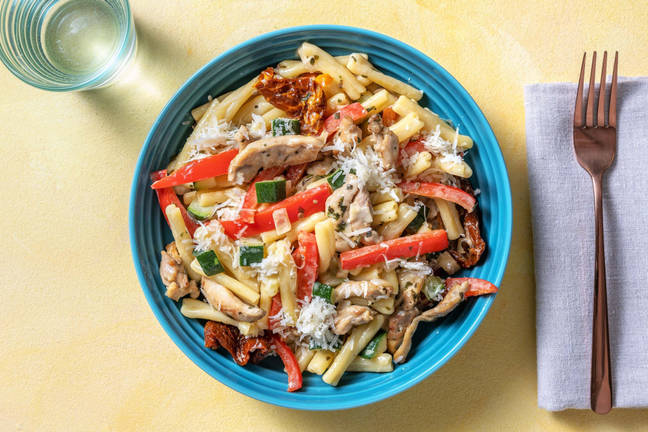 Romige pasta met kippendijreepjes