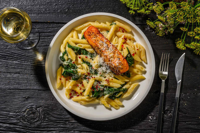 Pennes de saumon dans une sauce crémeuse à l’ail