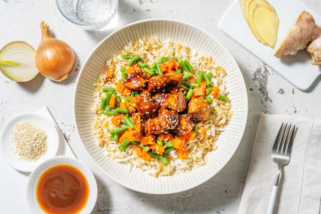 Poulet en sauce asiatique douce et riz chou-fleur