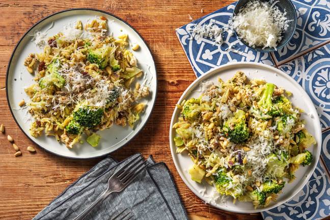 Siciliaanse orzo met kipgehakt en rozijnen