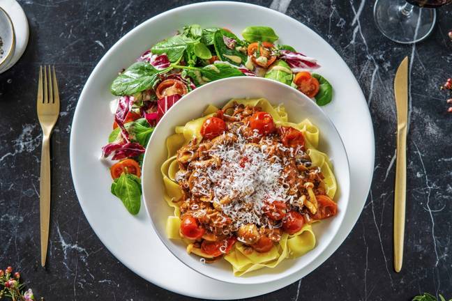 Verse pappardelle met ragu van sukade, spek en paddenstoelen