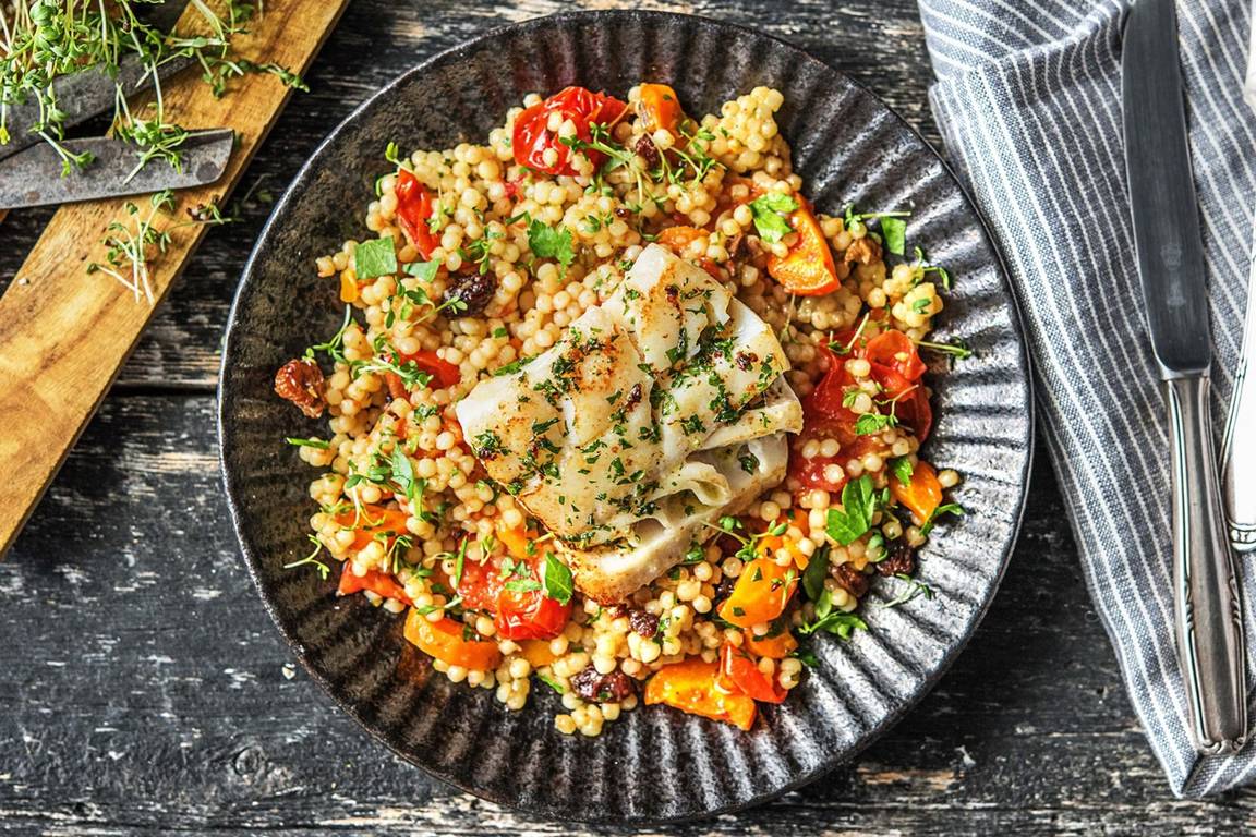 Kabeljauwfilet met kruidensaus en friszoete parelcouscous