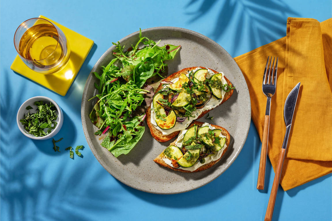 Bruschetta d'été courgette, chèvre & menthe