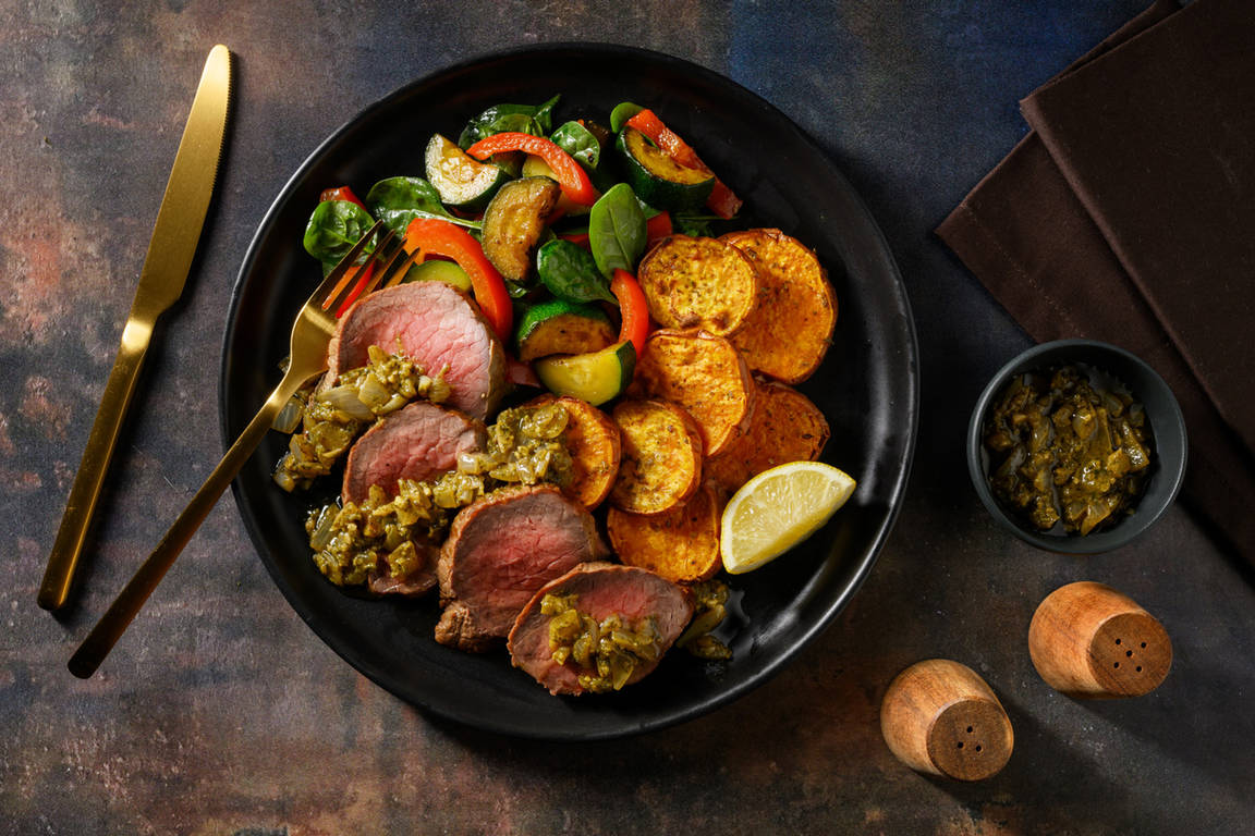 Pesto-Topped Roast Beef Sirloin Banquet