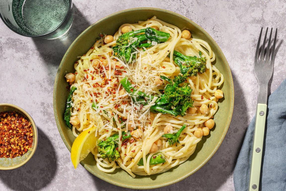 Creamy Garlicky Chickpea Pasta