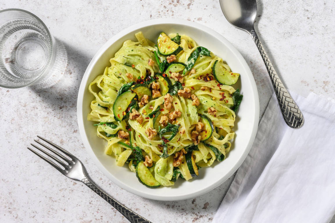 Tagliatelle en salsa de espinacas y calabacín