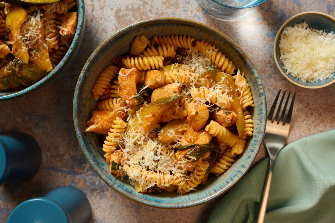 Red Pesto Chicken & Courgette Fusilli