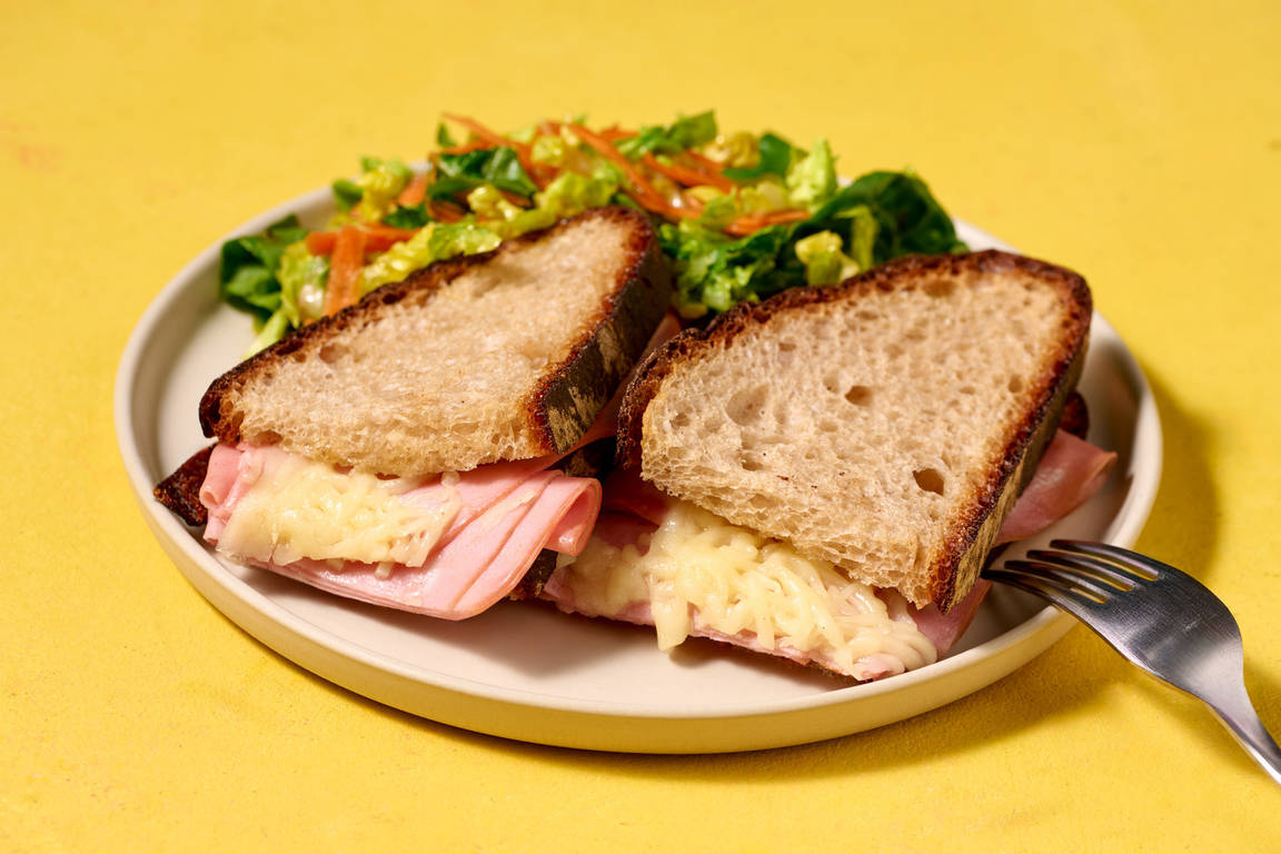 Croque rustique minute mortadelle & pesto rosso