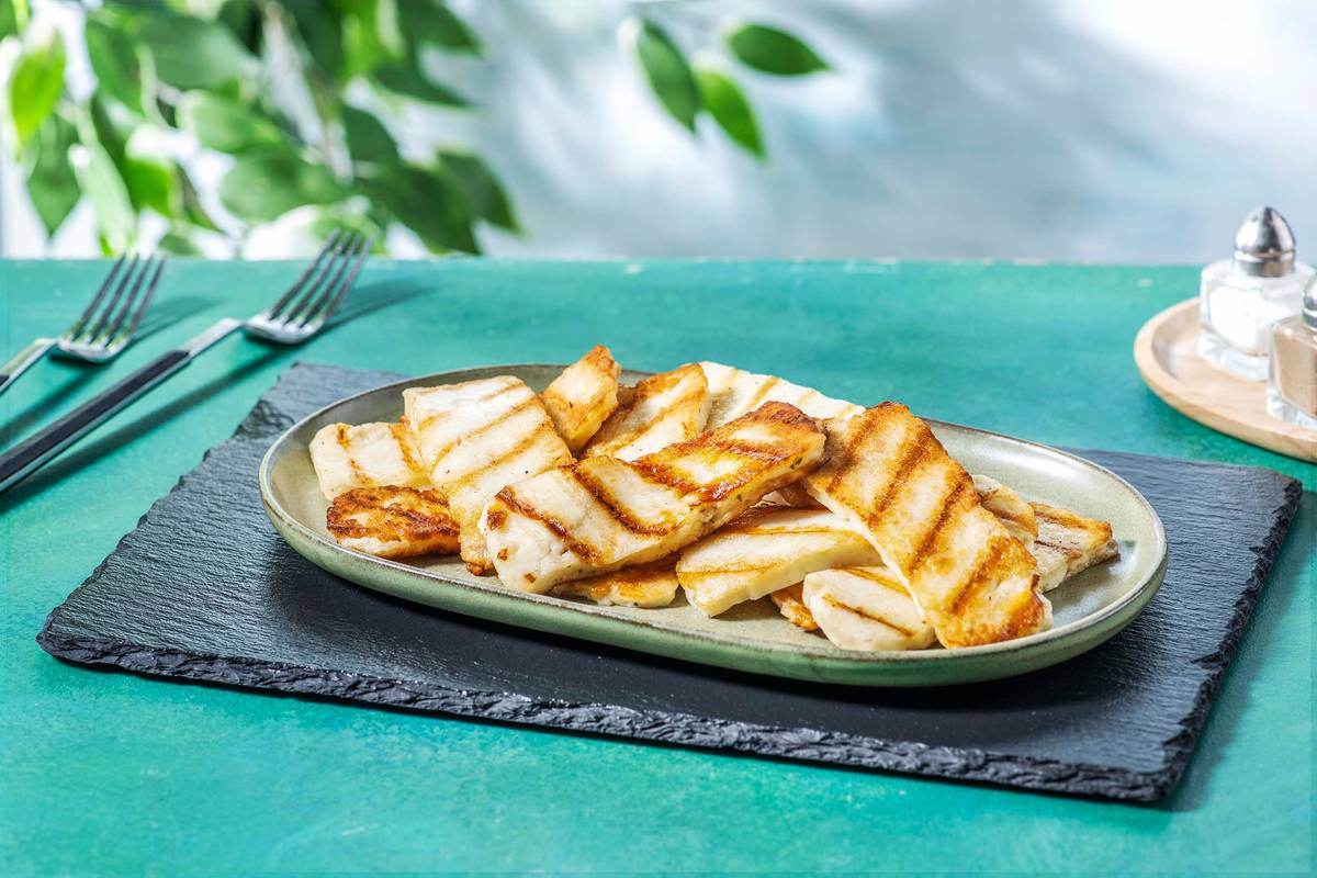 What goes well in a halloumi salad?
