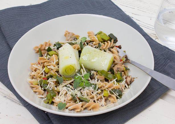 Romige fusilli met kalkoenfilet, prei en champignons