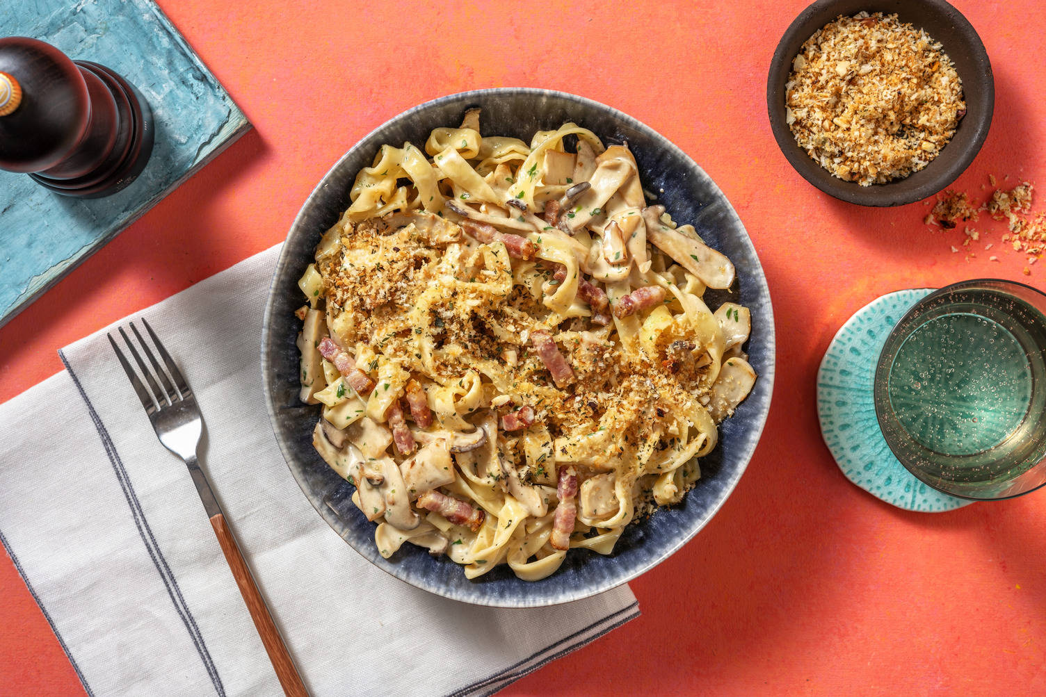 Fettuccine in Kräuterseitlingsoße & Bacon