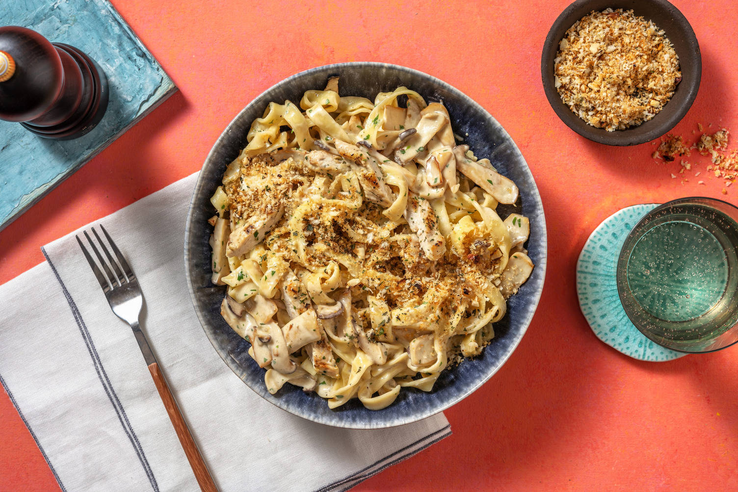 Fettuccine in Kräuterseitlingsoße & Bio-Hähnchen