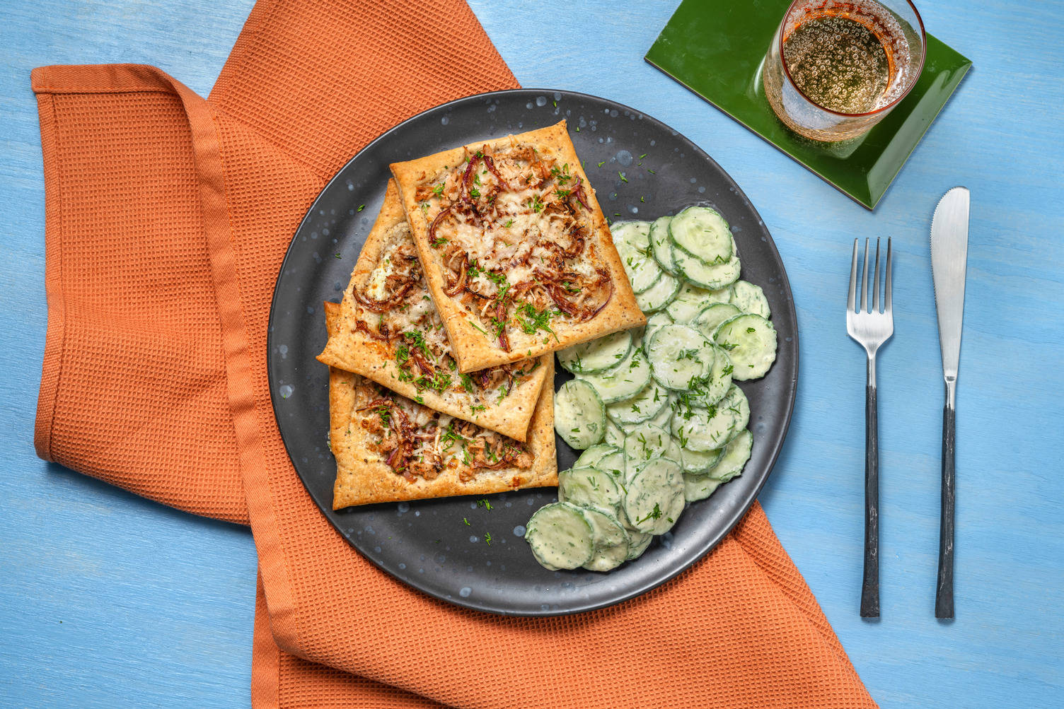 Tartelettes Tonno mit Gurken-Dill-Salat