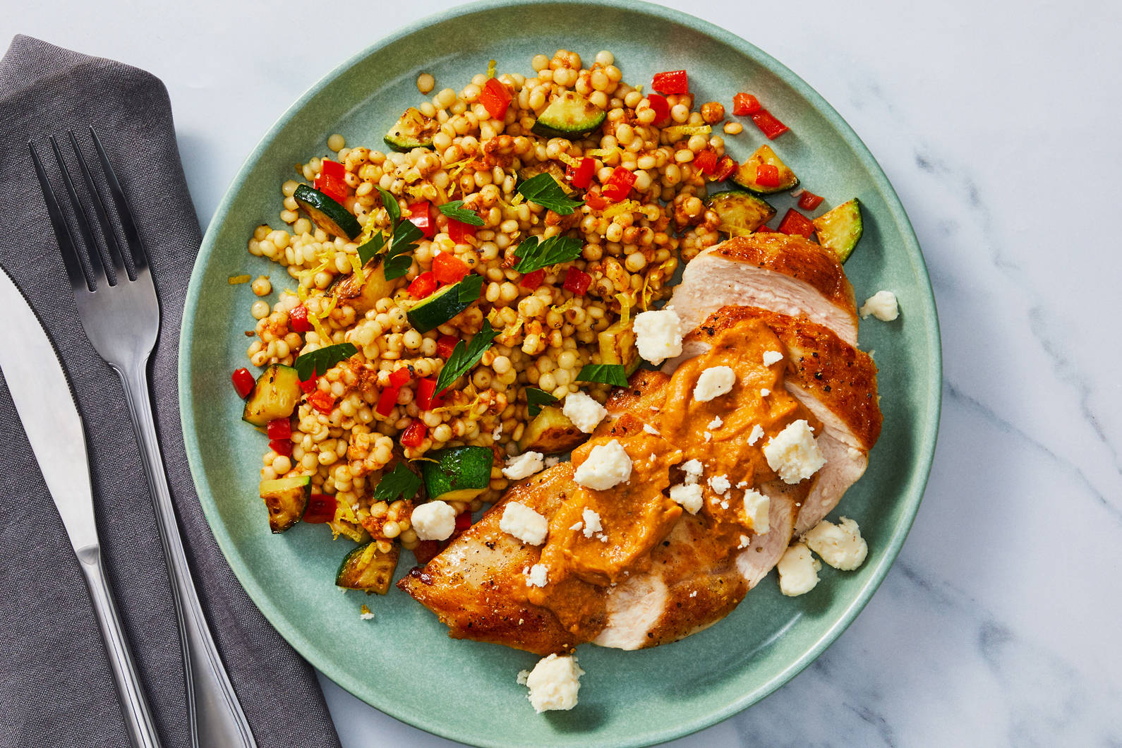 Poulet bio rôti au houmous de tomates séchées