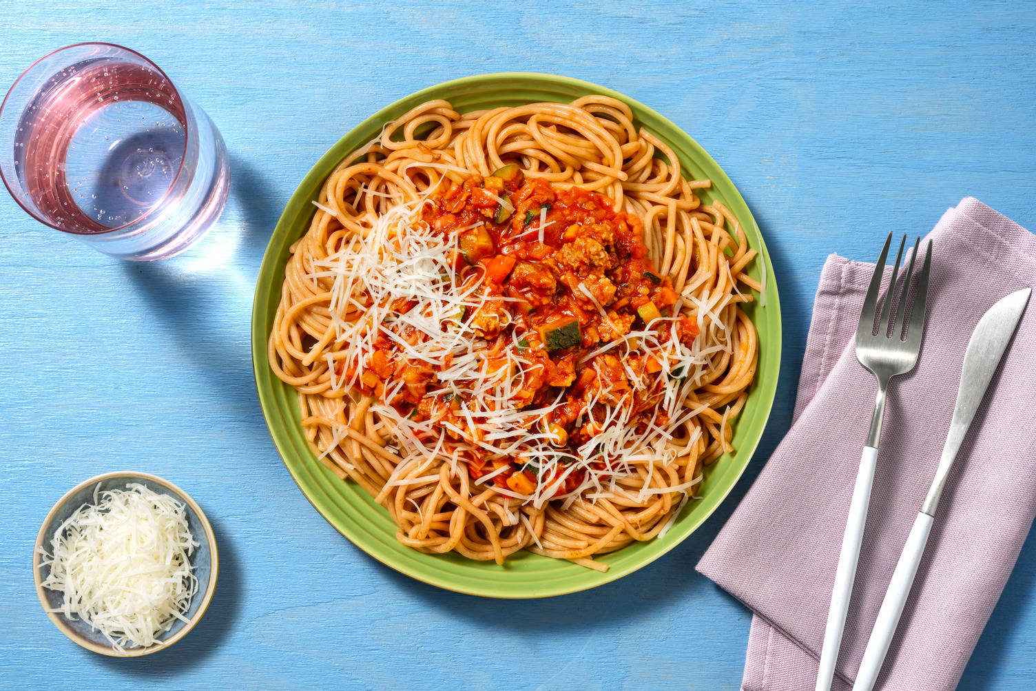 Spaghetti bolognese met spek en kaas